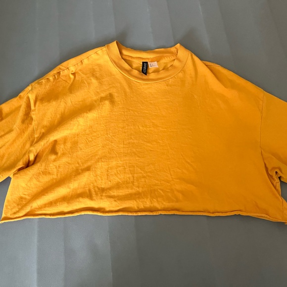 Cropped Yellow Tee - Picture 2 of 2